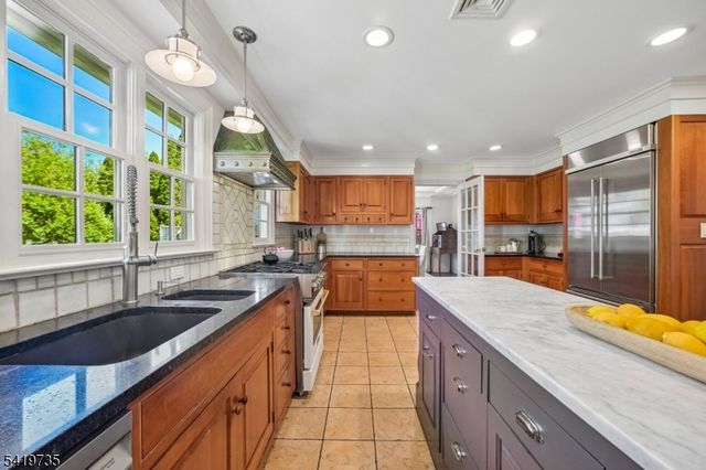 11 HAWTHORNE ROAD, Millburn Twp., NJ 07078