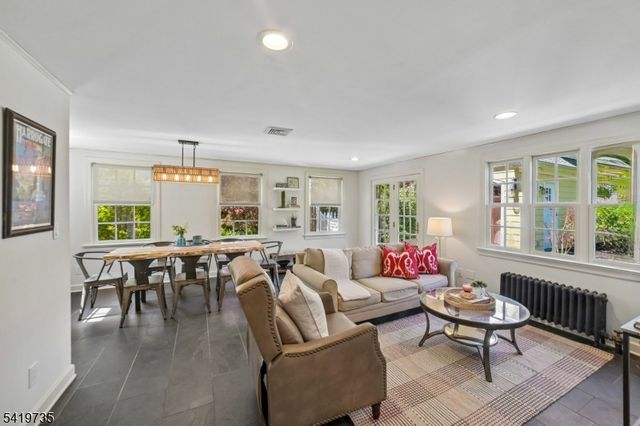 11 HAWTHORNE ROAD, Millburn Twp., NJ 07078