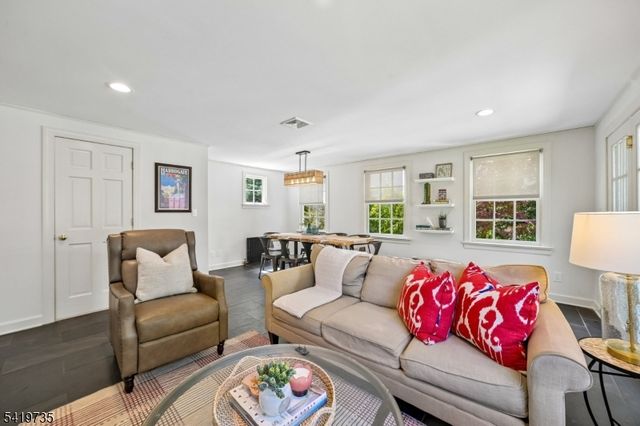 11 HAWTHORNE ROAD, Millburn Twp., NJ 07078