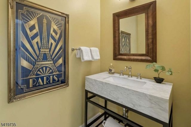 11 HAWTHORNE ROAD, Millburn Twp., NJ 07078