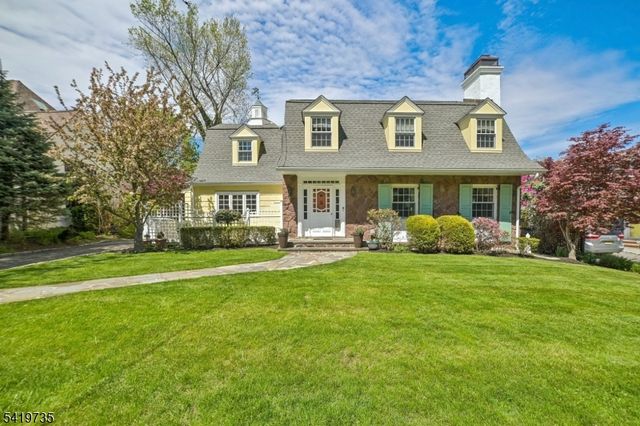 11 HAWTHORNE ROAD, Millburn Twp., NJ 07078