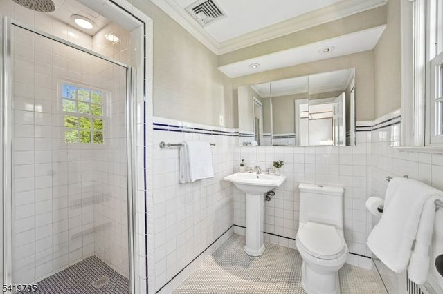 11 HAWTHORNE ROAD, Millburn Twp., NJ 07078