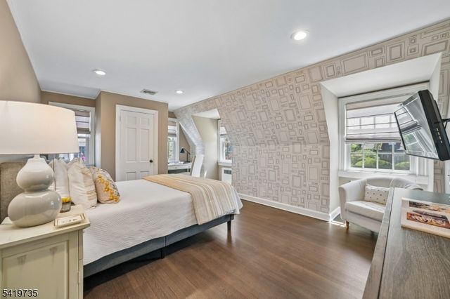 11 HAWTHORNE ROAD, Millburn Twp., NJ 07078