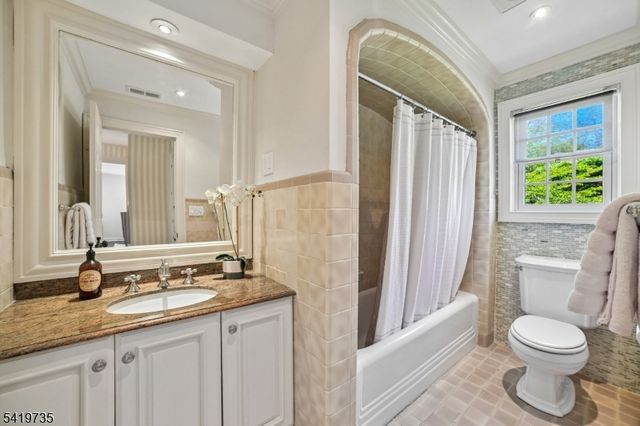 11 HAWTHORNE ROAD, Millburn Twp., NJ 07078