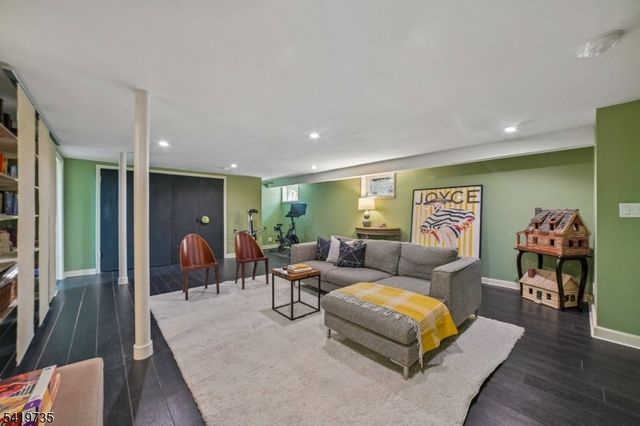 11 HAWTHORNE ROAD, Millburn Twp., NJ 07078