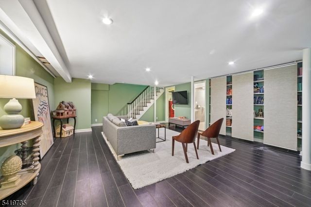 11 HAWTHORNE ROAD, Millburn Twp., NJ 07078