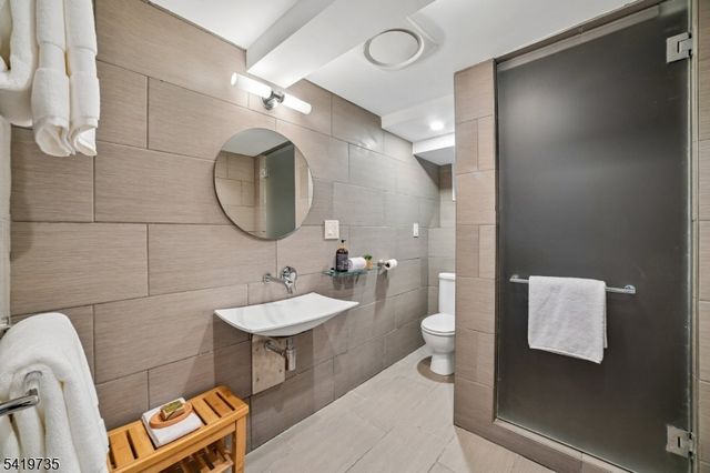 11 HAWTHORNE ROAD, Millburn Twp., NJ 07078