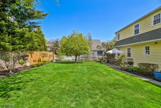 11 HAWTHORNE ROAD, Millburn Twp., NJ 07078