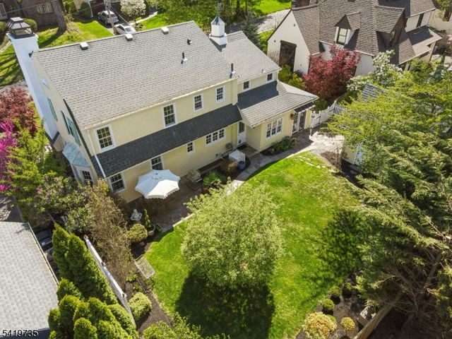 11 HAWTHORNE ROAD, Millburn Twp., NJ 07078