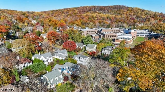 11 HAWTHORNE ROAD, Millburn Twp., NJ 07078