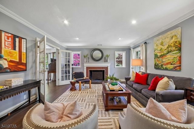 11 HAWTHORNE ROAD, Millburn Twp., NJ 07078