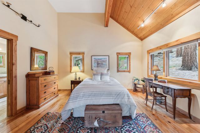 19901 La Mirada Road, Truckee, CA 96161