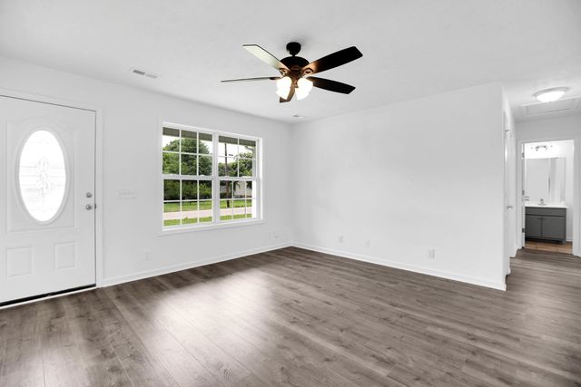 307 Shadow Dr, Shelbyville, TN 37160
