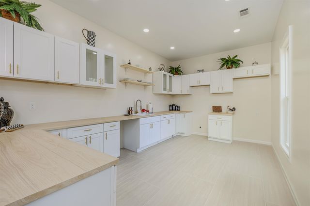 1061 SHAW PL, Memphis, TN 38126