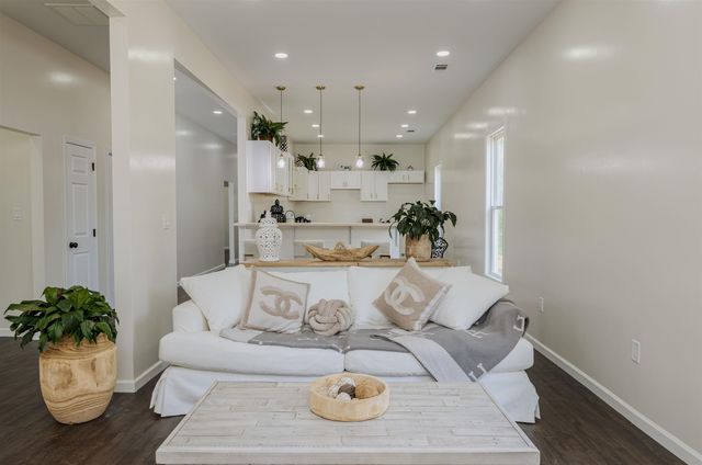 1061 SHAW PL, Memphis, TN 38126