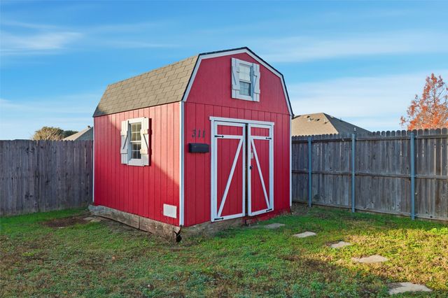 207 Commonwealth Circle, Waxahachie, TX 75165