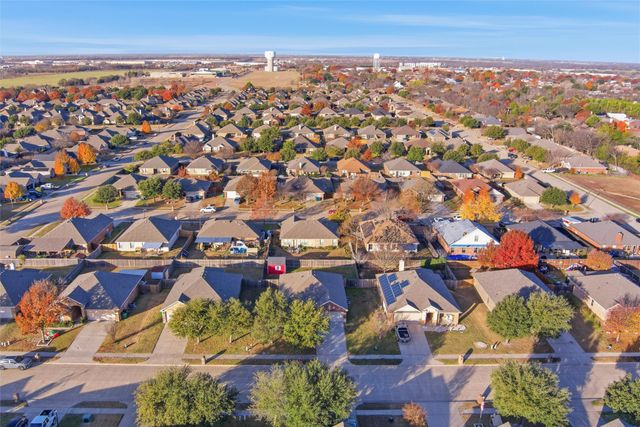 207 Commonwealth Circle, Waxahachie, TX 75165