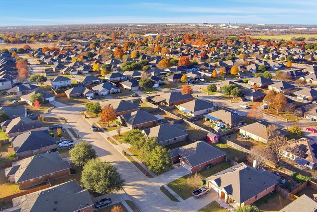 207 Commonwealth Circle, Waxahachie, TX 75165