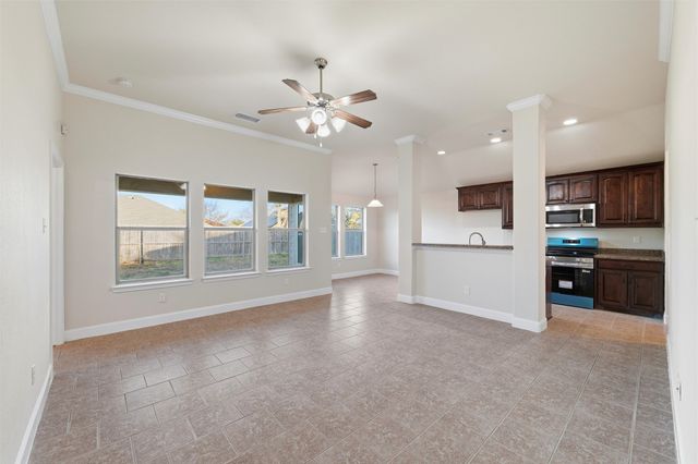 207 Commonwealth Circle, Waxahachie, TX 75165