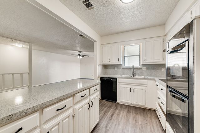 217 Silver Creek Drive, Duncanville, TX 75137