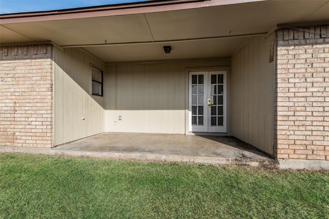 217 Silver Creek Drive, Duncanville, TX 75137