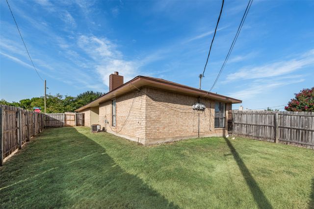 217 Silver Creek Drive, Duncanville, TX 75137