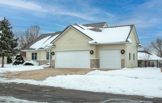 1211 Dalton Drive, Waverly, IA 50677