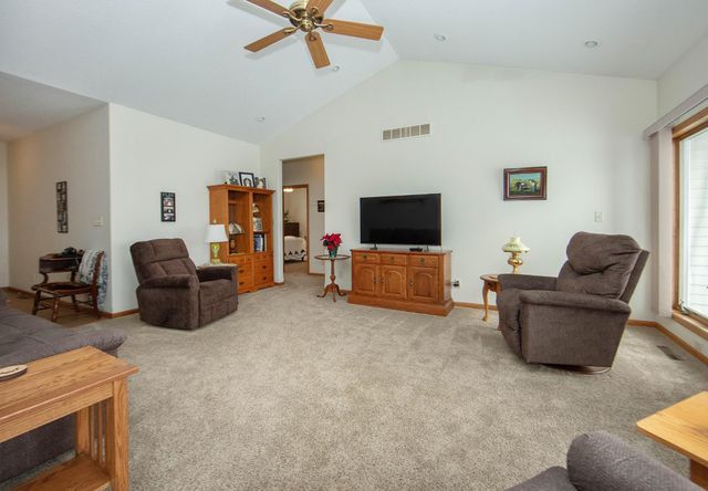 1211 Dalton Drive, Waverly, IA 50677