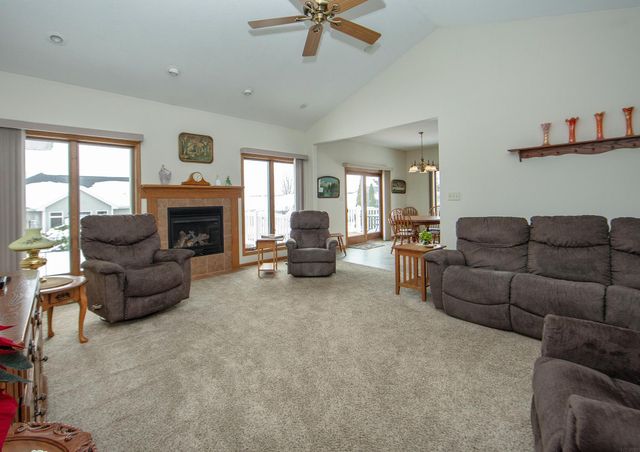 1211 Dalton Drive, Waverly, IA 50677