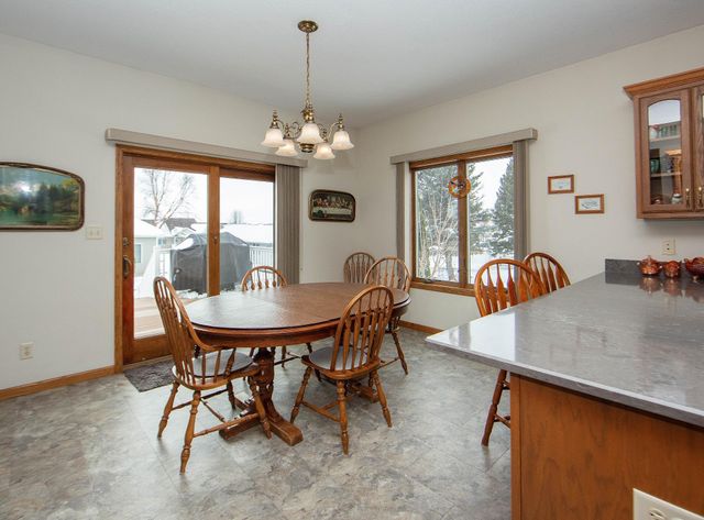 1211 Dalton Drive, Waverly, IA 50677