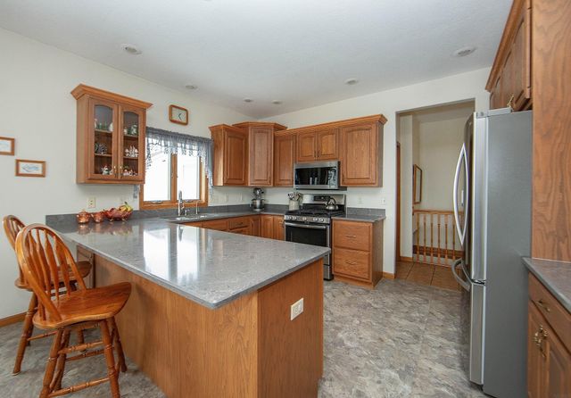 1211 Dalton Drive, Waverly, IA 50677