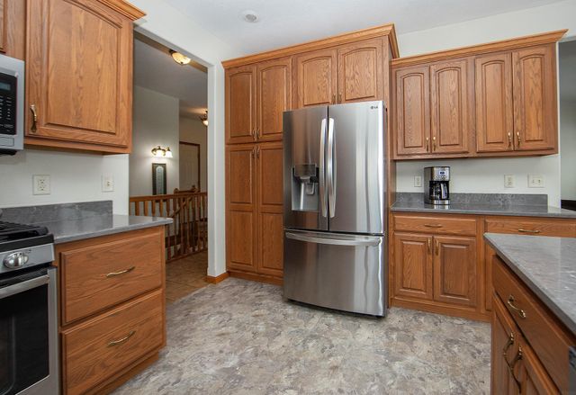 1211 Dalton Drive, Waverly, IA 50677