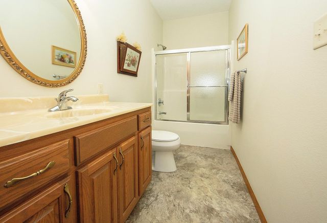 1211 Dalton Drive, Waverly, IA 50677