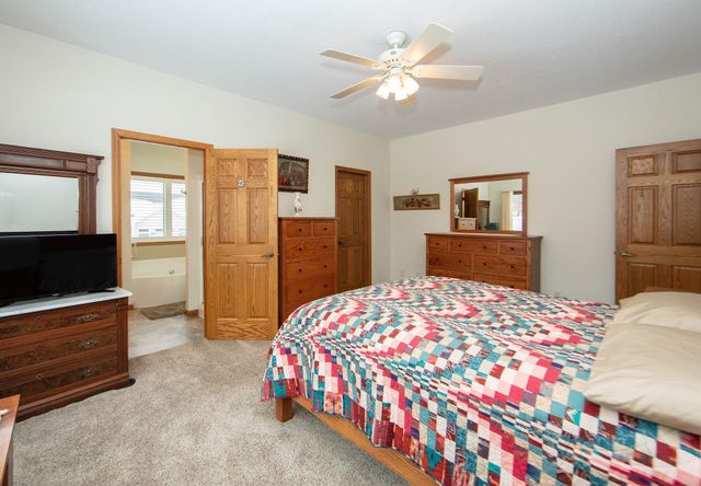 1211 Dalton Drive, Waverly, IA 50677