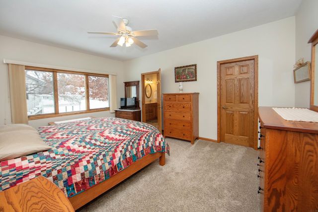 1211 Dalton Drive, Waverly, IA 50677