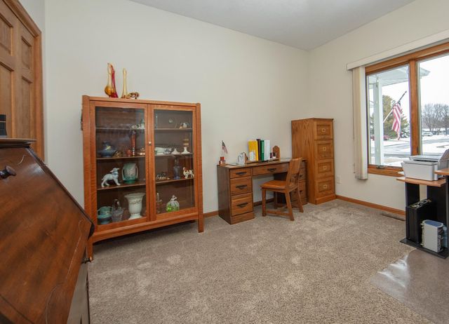 1211 Dalton Drive, Waverly, IA 50677