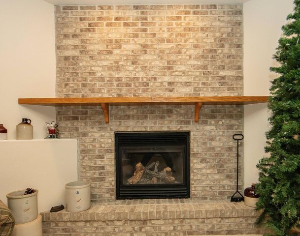 1211 Dalton Drive, Waverly, IA 50677