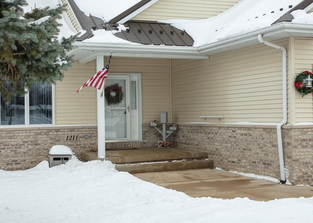 1211 Dalton Drive, Waverly, IA 50677