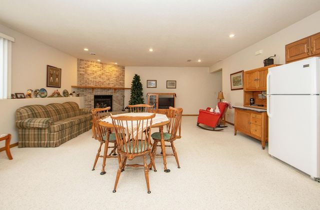 1211 Dalton Drive, Waverly, IA 50677