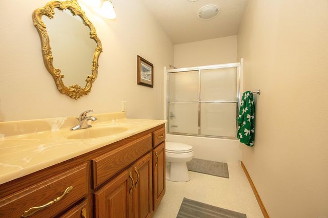 1211 Dalton Drive, Waverly, IA 50677