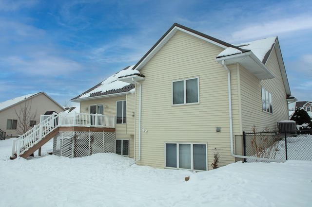 1211 Dalton Drive, Waverly, IA 50677