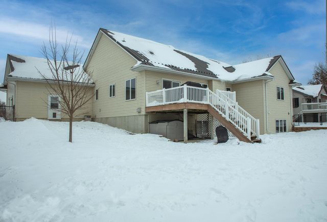 1211 Dalton Drive, Waverly, IA 50677