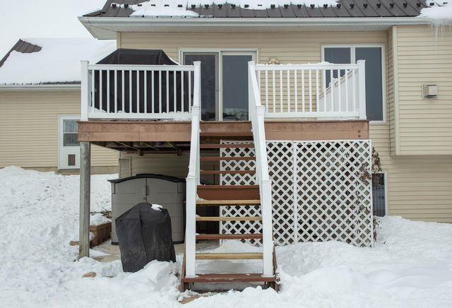 1211 Dalton Drive, Waverly, IA 50677