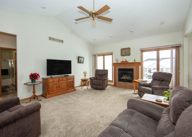 1211 Dalton Drive, Waverly, IA 50677