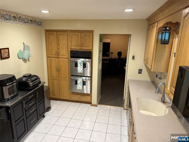 36 Lavina Trail, Jefferson Township, NJ 07438