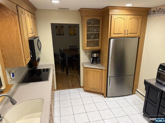36 Lavina Trail, Jefferson Township, NJ 07438
