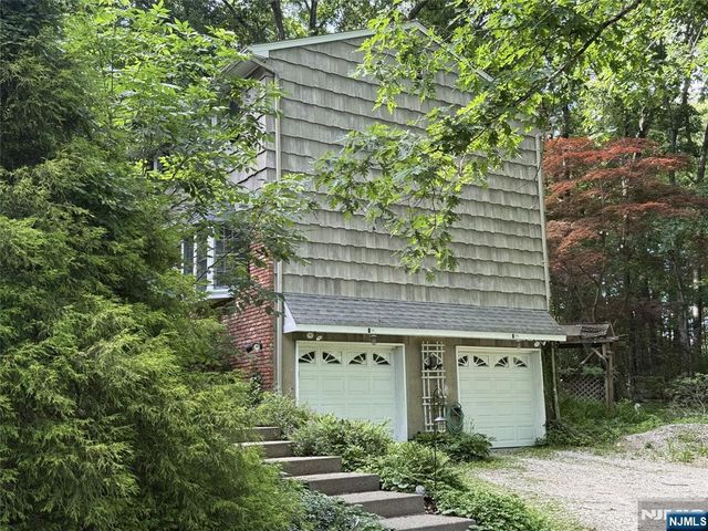 36 Lavina Trail, Jefferson Township, NJ 07438