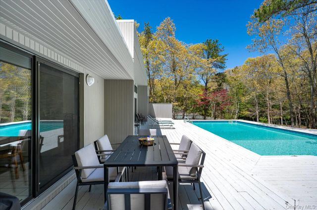 6 Deer Path, Quogue, NY 11959