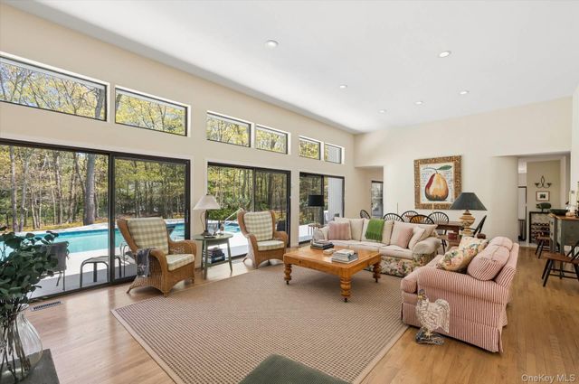 6 Deer Path, Quogue, NY 11959