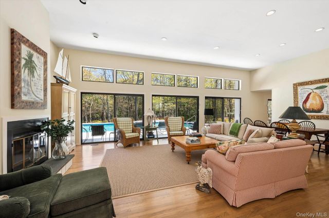 6 Deer Path, Quogue, NY 11959